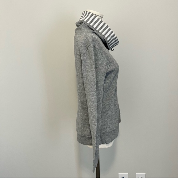 Lululemon In A Cinch Long Sleeve Pullover Sweater Reversible Gray White Stripe - Picture 10 of 16